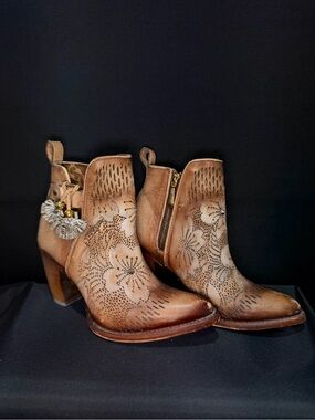 Cuadra Brown Floral Cutout Leather Ankle Boots 8